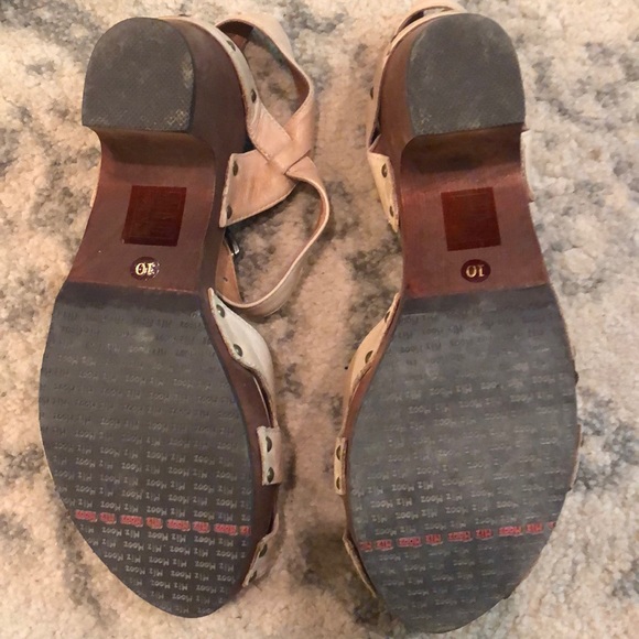 Clogs - Picture 3 of 3